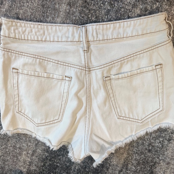 Pacsun White High Rise cutoff short, size 28 - Picture 2 of 3